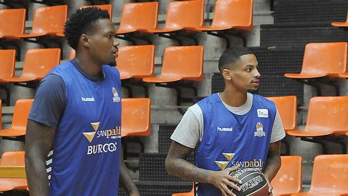 Thompson y Frazier durante la sesión de ayer.-SAN PABLO BURGOS - SPB