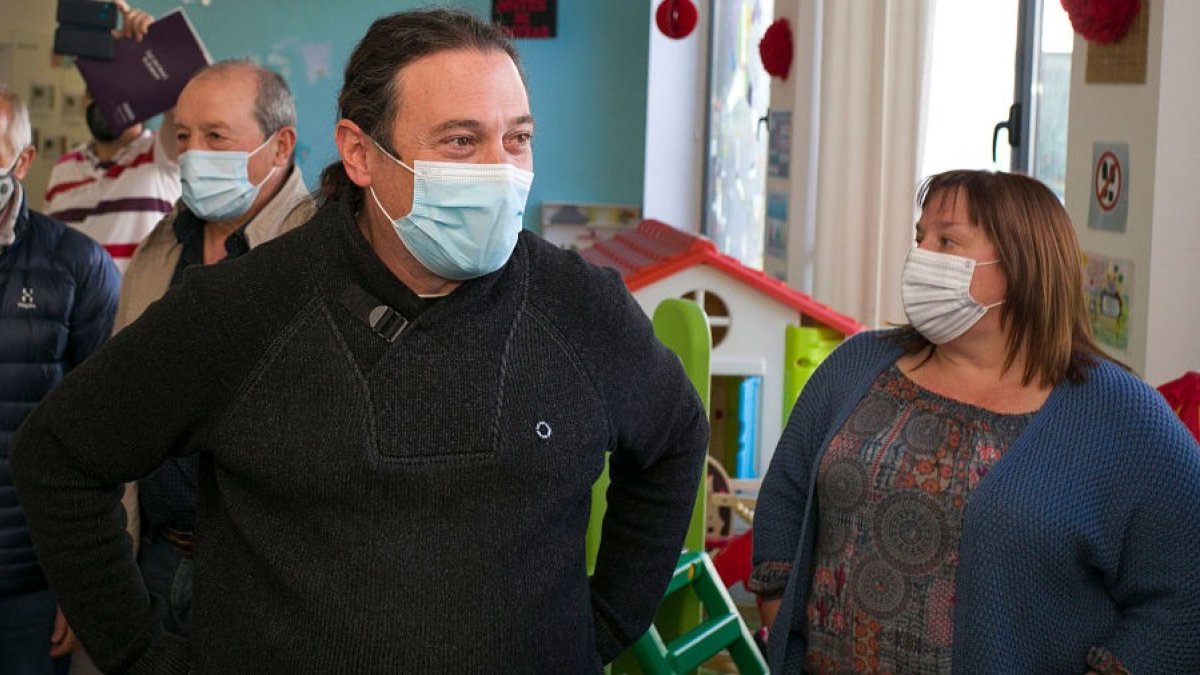 Israel Hernando, el jueves, cuando anunció su salida de Podemos y su dimisión como edil. TOMÁS ALONSO