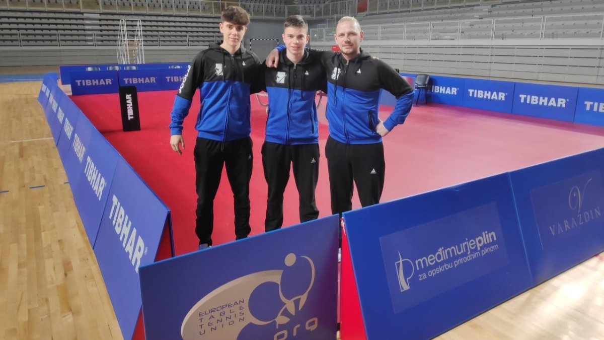 Núñez, Berzosa y Cazacu posan en las instalaciones de Varazdin. BURGOS TM