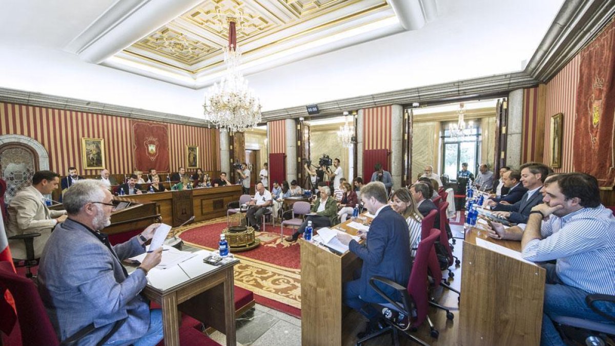 Imagen del pasado Pleno del Ayuntamiento-Israel L. Murillo