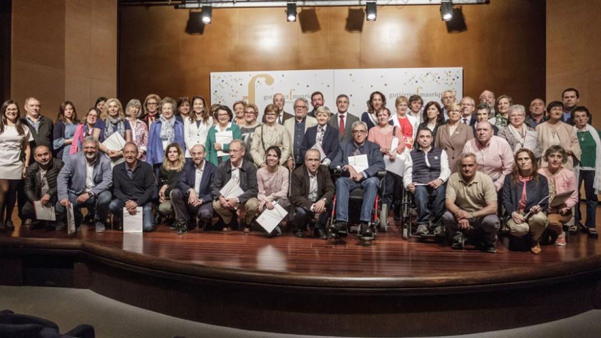 Representantes de la Fundación y de las diferentes entidades beneficiarias posaron ayer tras la firma del acuerdo.-S. O.
