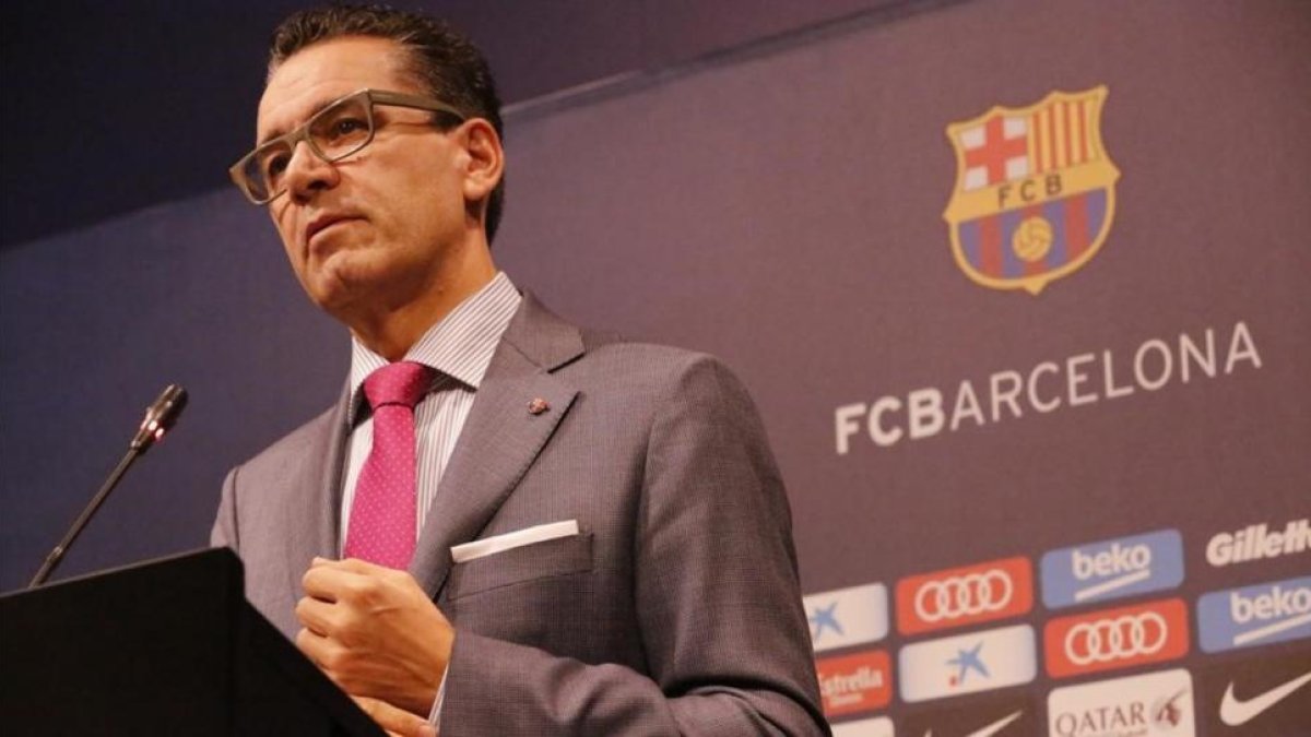 Josep Vives, el portavoz del Barça, en la sala de prensa del Camp Nou.-ALVARO MONGE