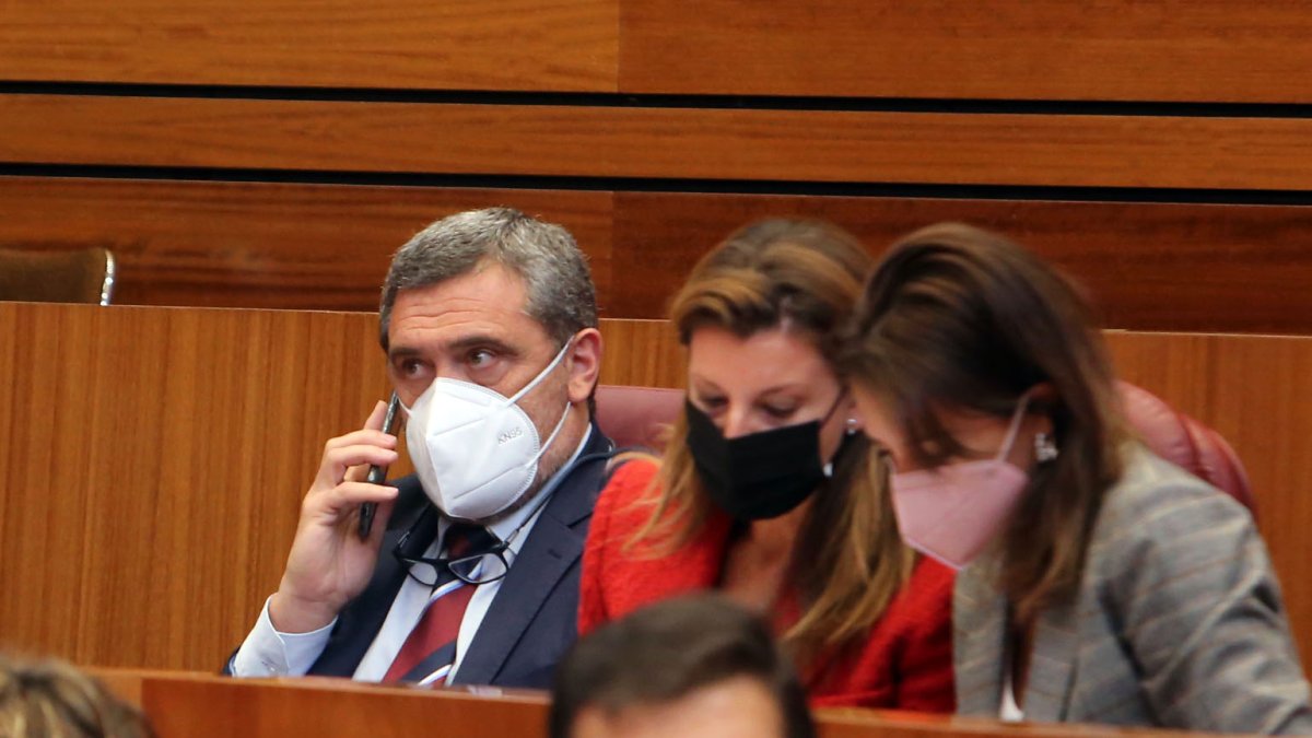 El procurador de Por Ávila, Pedro Pascual, durante un Pleno de las Cortes. ICAL