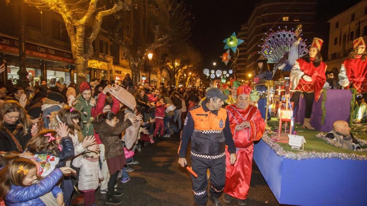 Cabalgata de Reyes del pasado mes de enero que, como cada año, llenó las calles de Burgos por donde discurrió.-SANTI OTERO