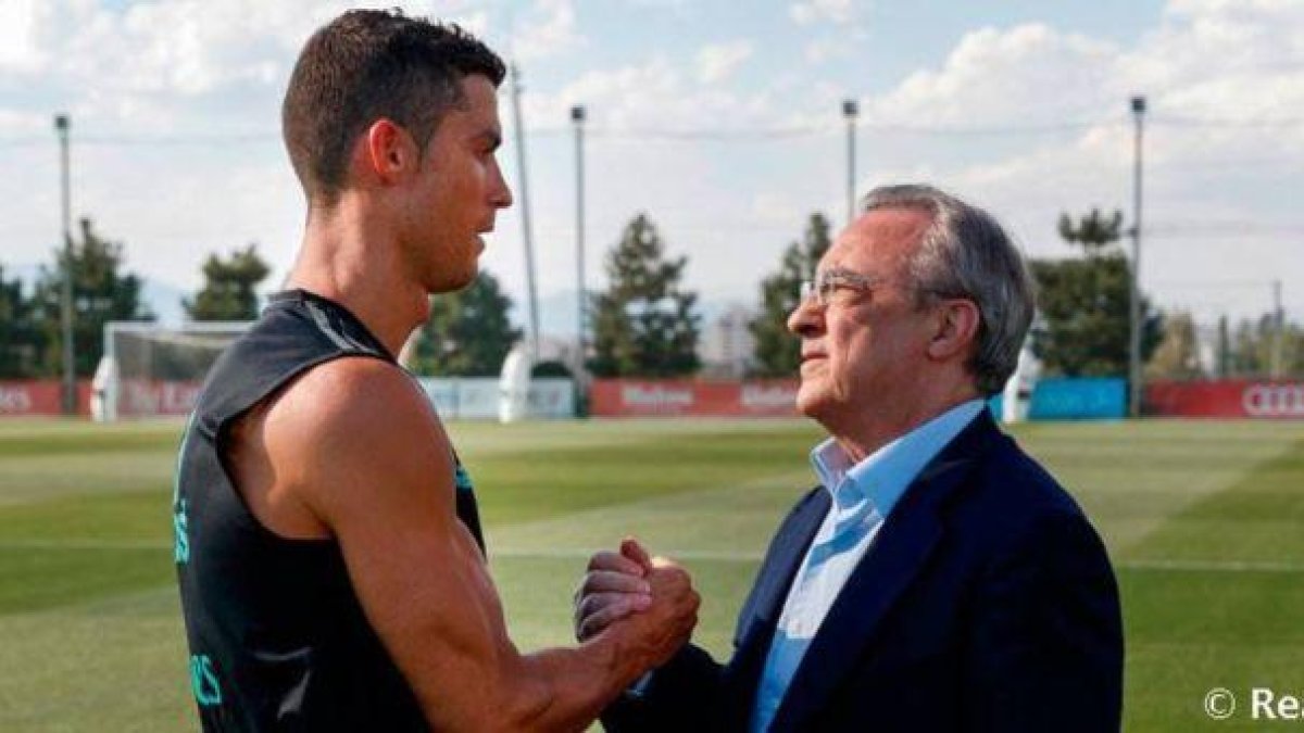 Florentino Pérez saluda a Cristiano Ronaldo-REAL MADRID