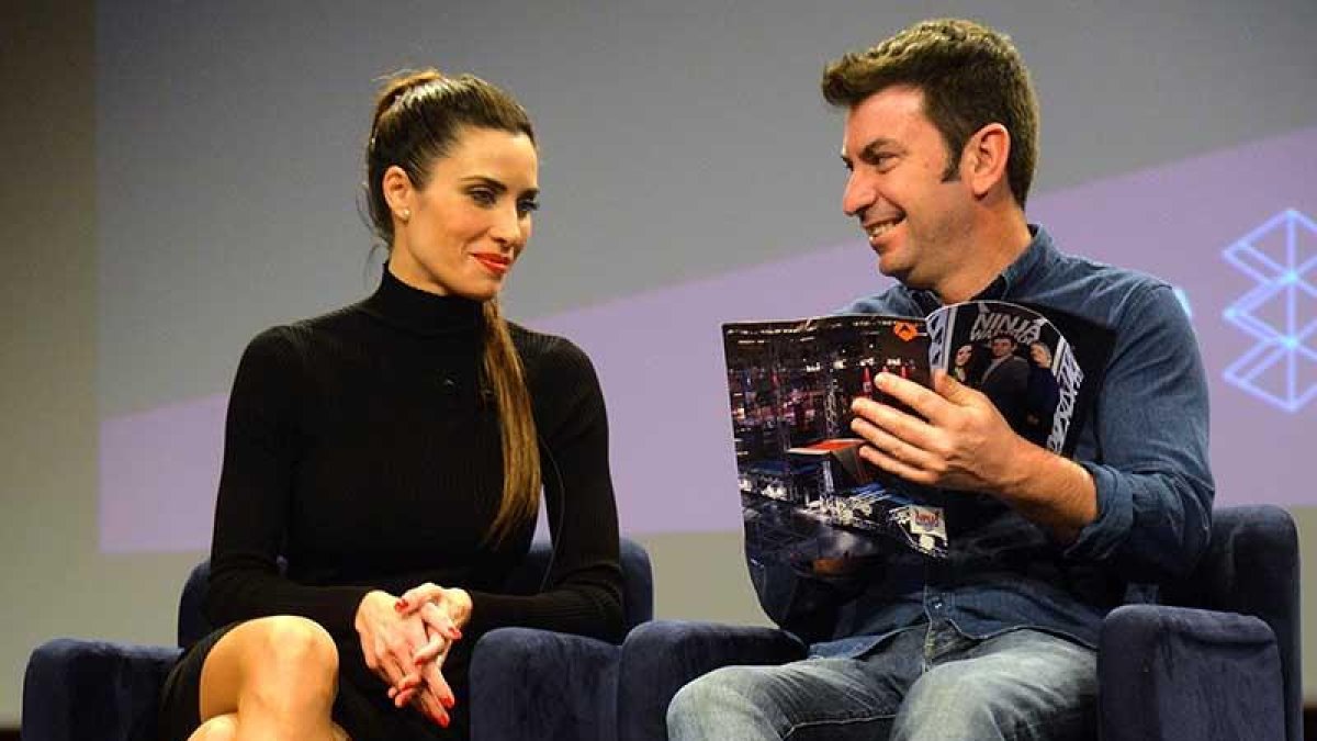 Pilar Rubio y Arturo Valls, durante la presentación de un programa en el festival.-ICAL