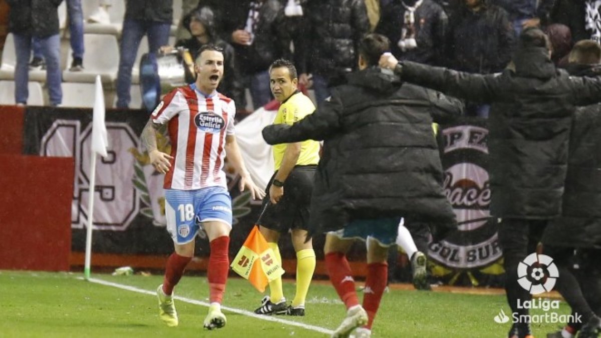 Álex López celebra un gol con el Lugo, donde jugó cedido el pasado curso. LALIGA