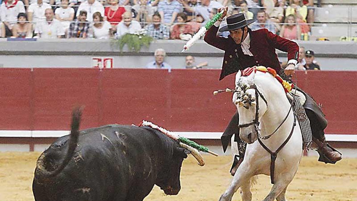 El rejoneador burgalés reconoce que en la feria de San Pedro de Burgos le «pesó mucho la responsabilidad».-S. OTERO