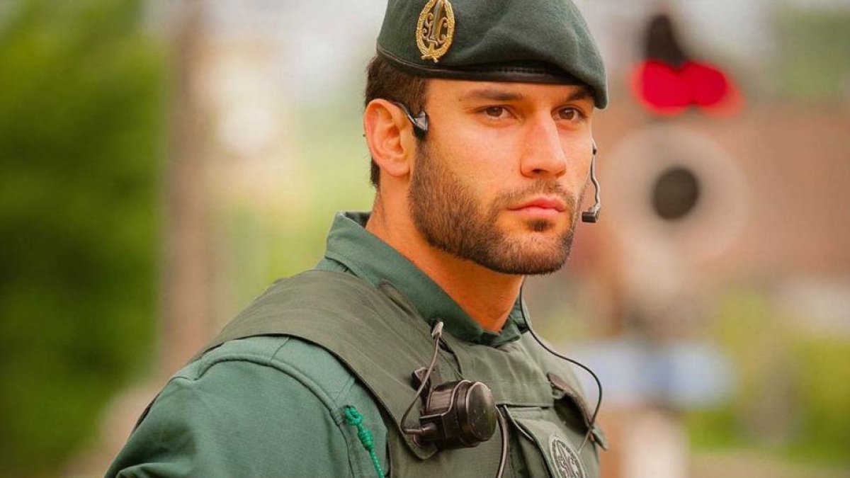El guardia civil reclamo de las redes sociales que ha despertado la admiración de los internautas.-/ TWITTER / GUARDIA CIVIL