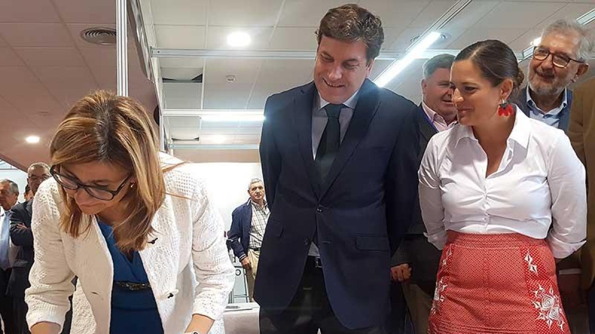 La alcaldesa de Aranda, Raquel González, durante la inauguración de Fiduero el mes pasado.-L.V.