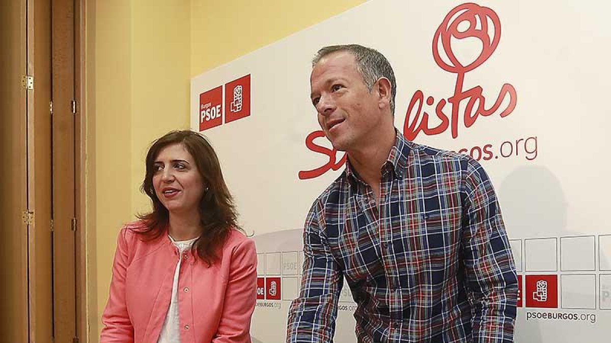 Esther Peña y Ander Gil, diputada y senador del PSOE por Burgos.-R. OCHOA