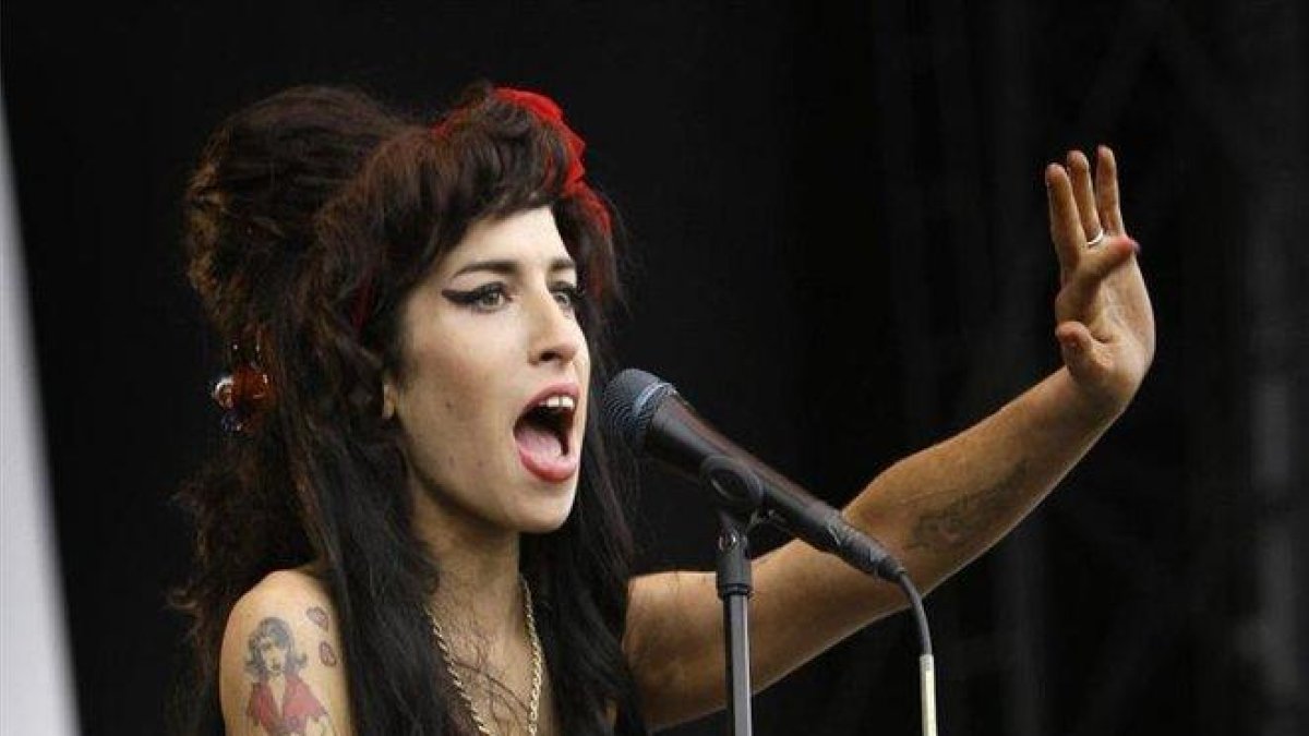 Amy Winehouse durante una presentación.-AP