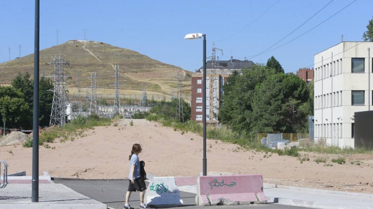 Vista del estado actual del tramo del Bulevar del ferrocarril entre las facultades de Químicas y Humanidades y la avenida Valentín Niño-RAÚL G. OCHOA