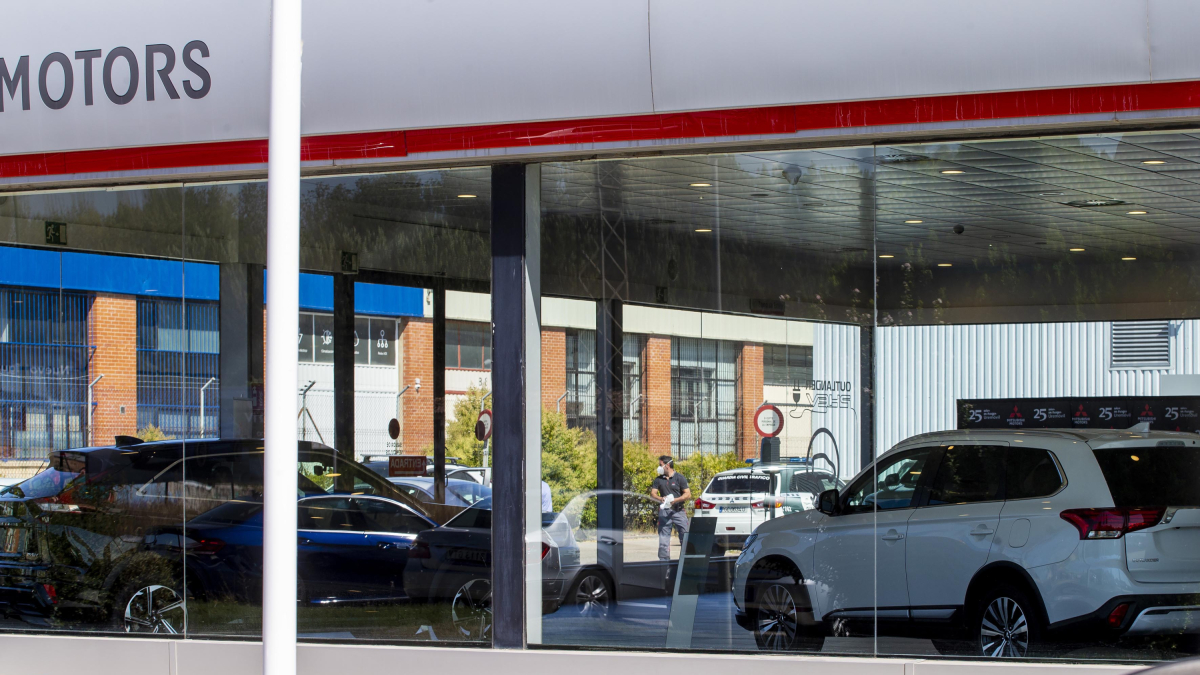 Expositor de un concesionario de la capital burgalesa. SANTI OTERO