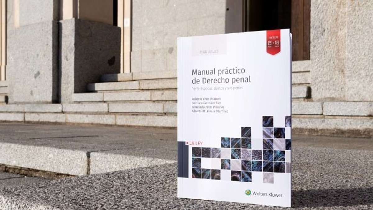 Este manual de la Universidad Isabel I tiene 480 páginas y ha sido publicado por la editorial Wolters Klumer. / Ui1