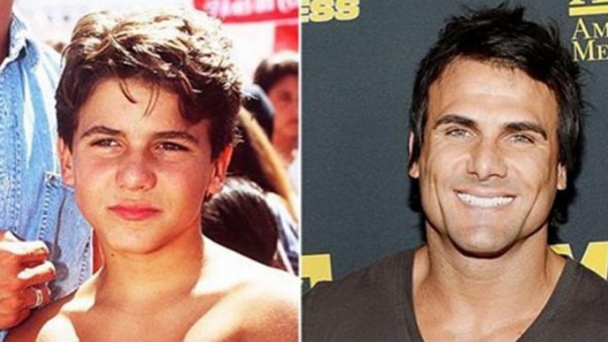 Jeremy Jackson, en los 90, cuando triunfaba en 'Los vigilantes de la playa', y 20 años después.-INSTAGRAM