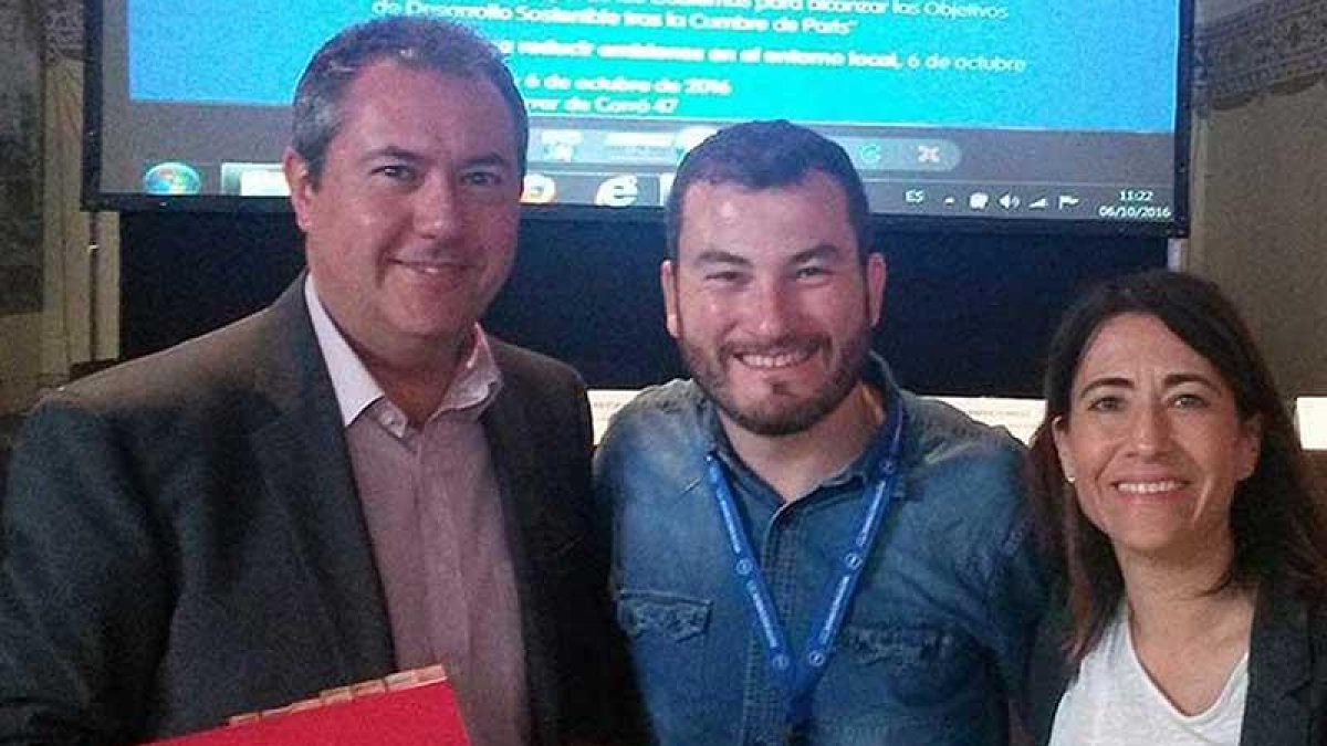 David Sáinz-Aja (centro) en una reunión de la Red deCiudades por el Clima.-ECB
