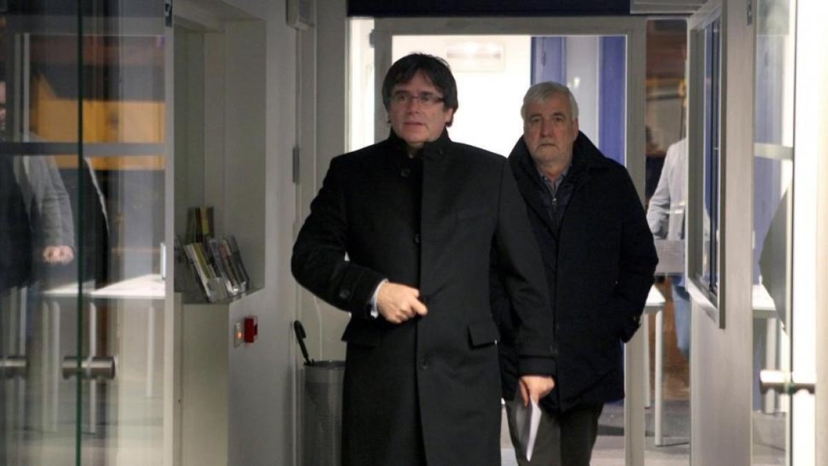 Carles Puigdemont, a su llegada al acto en Gante, el pasado 27 de febrero.-/ PERIODICO (EFE / CARLOS REY)