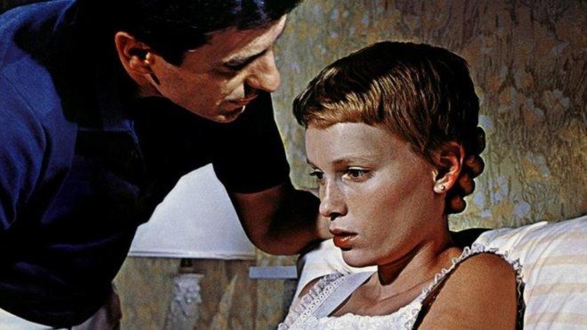 John Cassavetes y Mia Farrow, en ’La semilla del diablo’.-