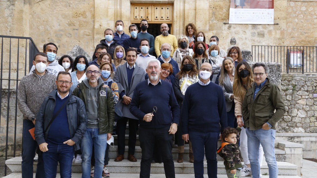 Delgado con procuradores y cargos públicos de CS en su pueblo, Caleruega. ECB