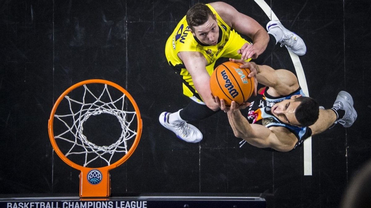 Kravic gana la partida a De Zeew. FIBA