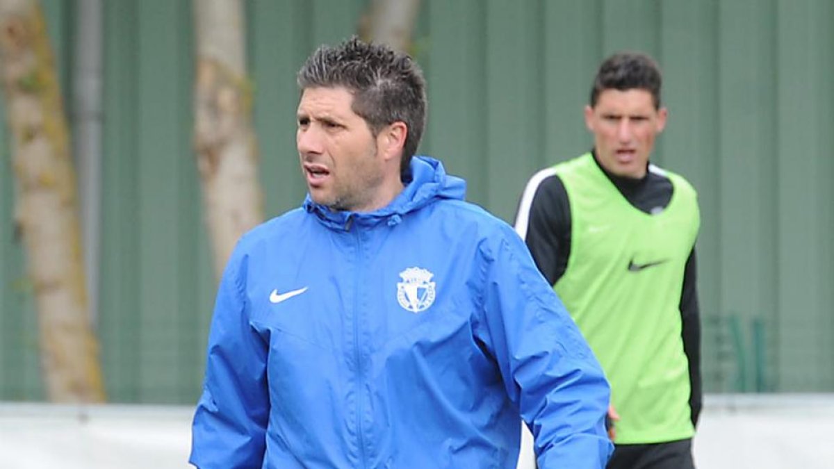 Nacho Fernández durante un entrenamiento en Castañares.-ISRAEL L. MURILLO