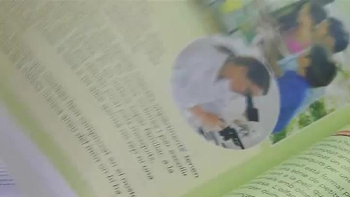 Denuncian adoctrinamiento ideológico partidista en los libros de texto de Cataluña.-ATLAS