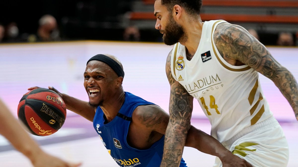 McFadden salva la presión de Taylor. ACB PHOTO