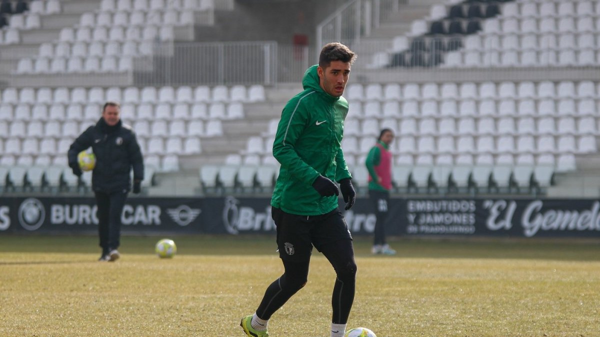 Rosales, durante un entrenamiento. / BURGOS CF