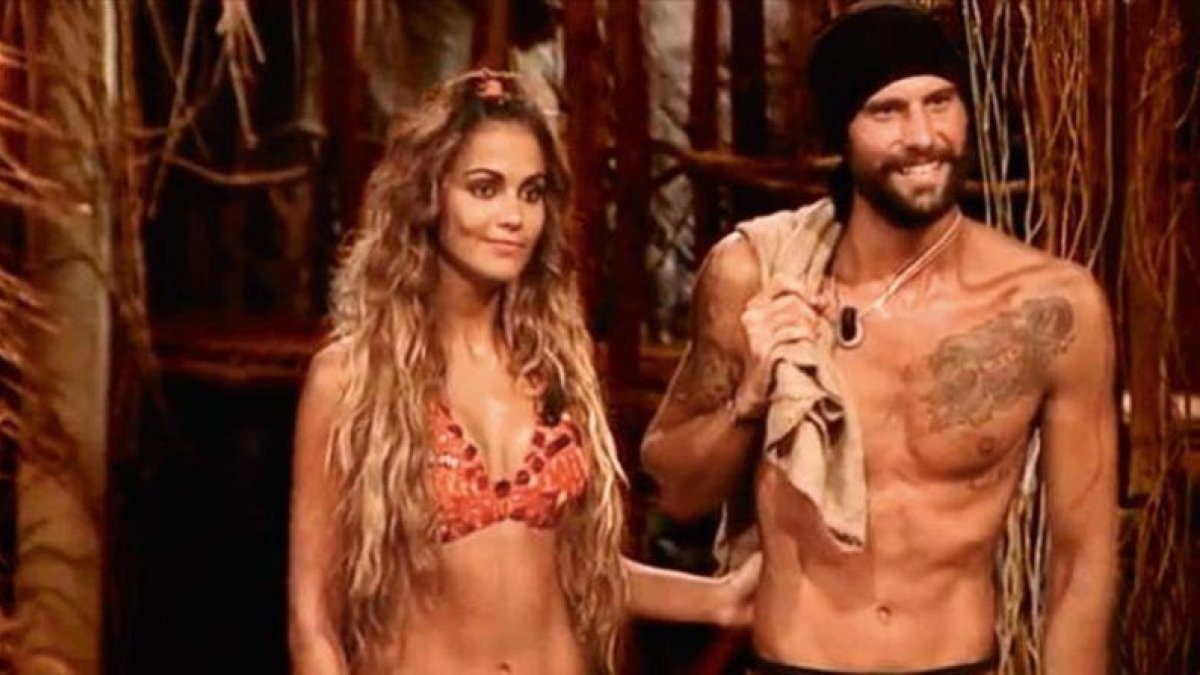 Una imagen de Lara Álvarez, copresentadora de 'Supervivientes 2016' y Mario d'Amico, concursante del 'reality' de Tele 5.-EL PERIÓDICO