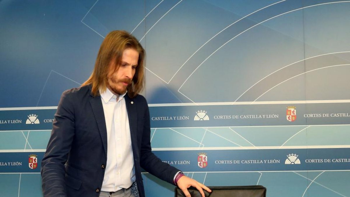 El portavoz del grupo parlamentario Podemos, Pablo Fernández, presenta las últimas iniciativas registradas por la formación en las Cortes-ICAL