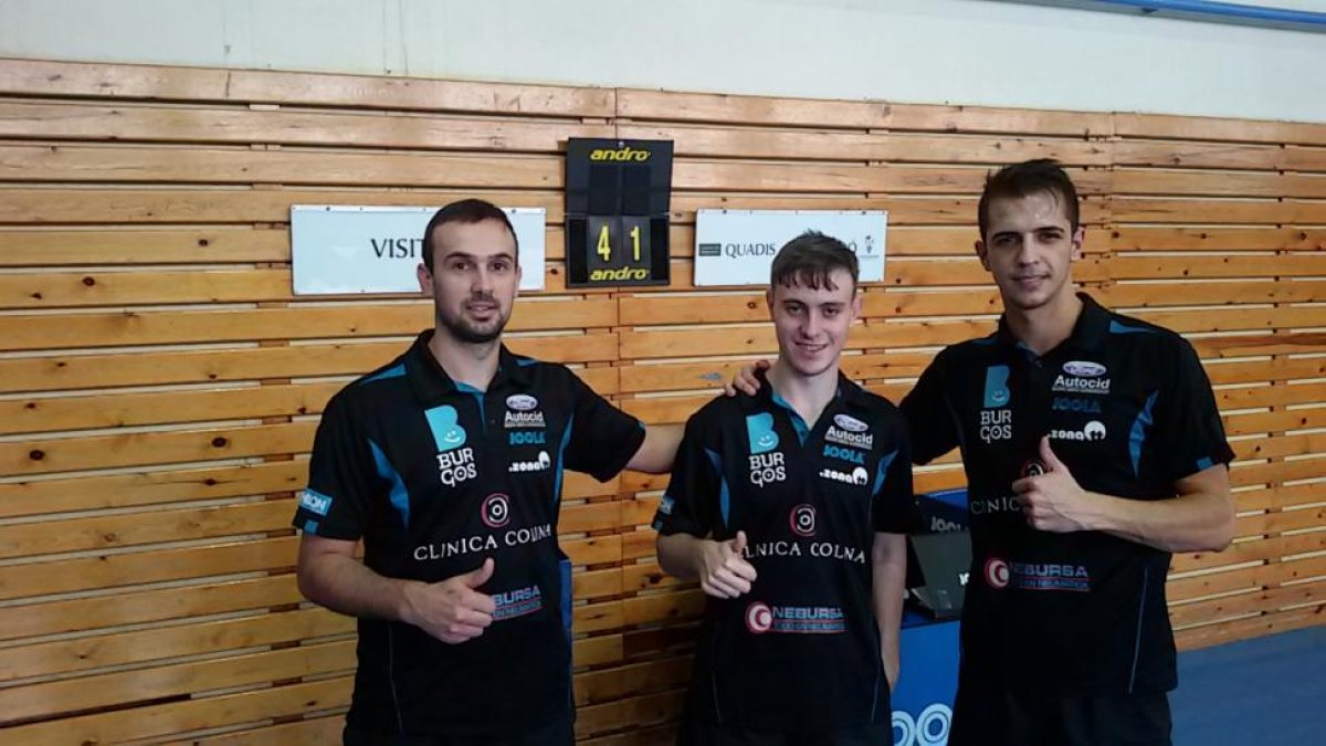 Denis Conic, Carlos Vedriel y Diogo Pinho, jugadores del Clínica Colina.-BURGOS TM