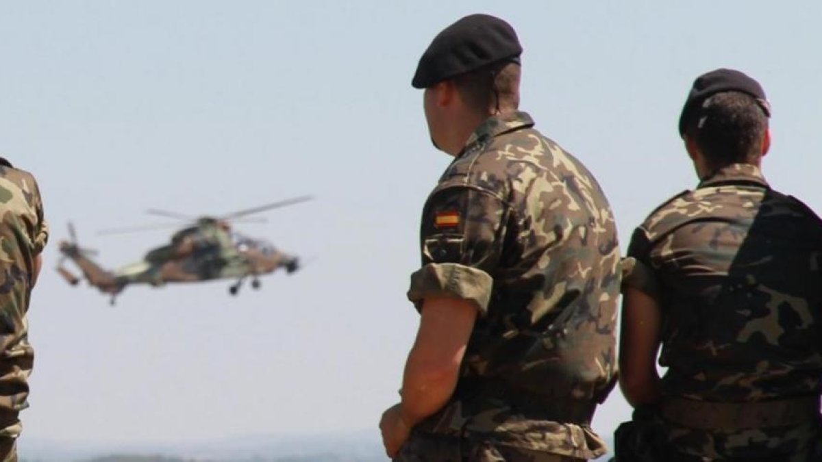 Simulacro de operación militar en unas maniobras del Ejército.-EL PERIÓDICO