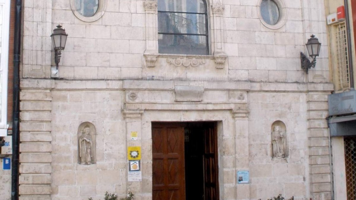 La capilla de la Divina Pastora acoge desde este jueves la eucaristía más temprana de Burgos. Zarateman