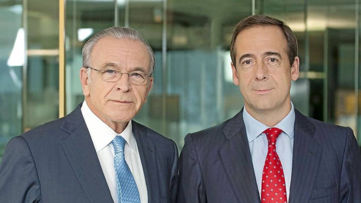 Isidro Fainé y Gonzalo Cortazar, presidente y consejero delegado de CaixaBank.-ECB