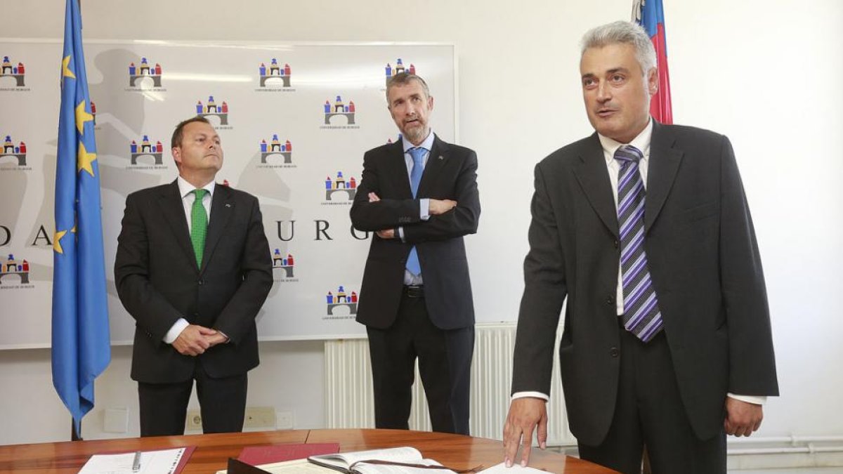 Miguel Ángel Mariscal tomó ayer posesión del cargo de director de la Escuela Politécnica.-RAÚL OCHOA
