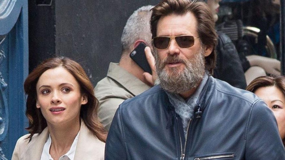 Cathriona White y Jim Carrey.-EL PERIÓDICO