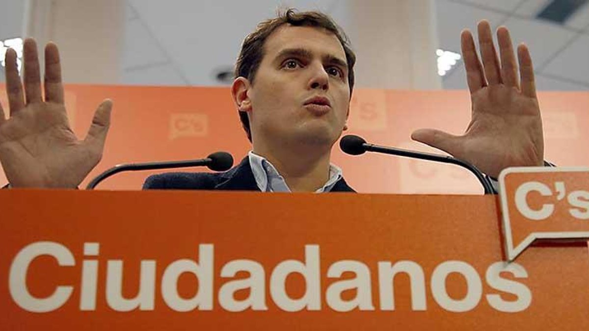El líder de Ciudadanos se pronunció ayer sobre la posibilidad de la moción de censura en la rueda de prensa tras el comité ejecutivo.-JAVIER BARBANCHO