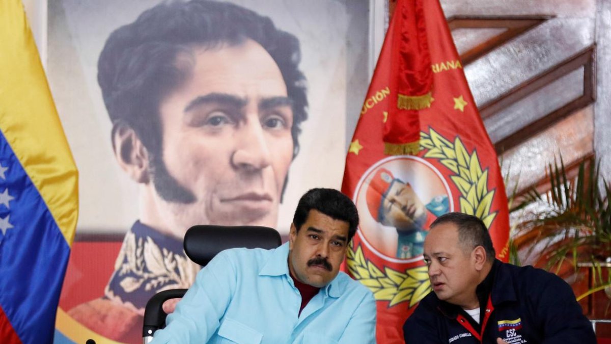 El presidente de Venezuela, Nicolas Maduro , con el expresidente de la Asamblea Nacional Diosdado Cabello. /-HANDOUT (REUTERS)