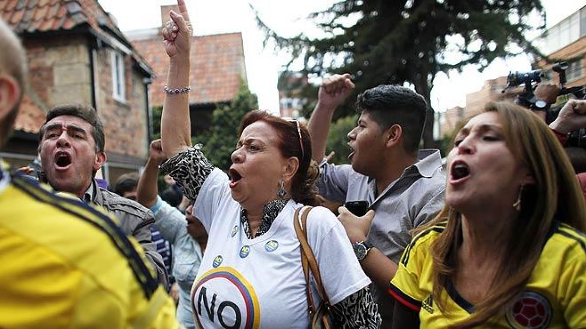 Los colombianos rechazan en referéndum el acuerdo de paz entre el Gobierno y las FARC,-