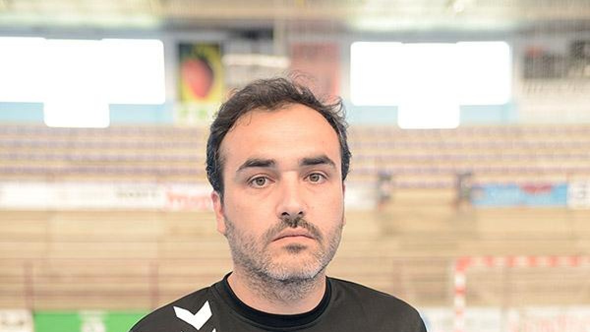 Álvaro Senovilla, entrenador del Villa de Aranda.-ALBERTO CALVO
