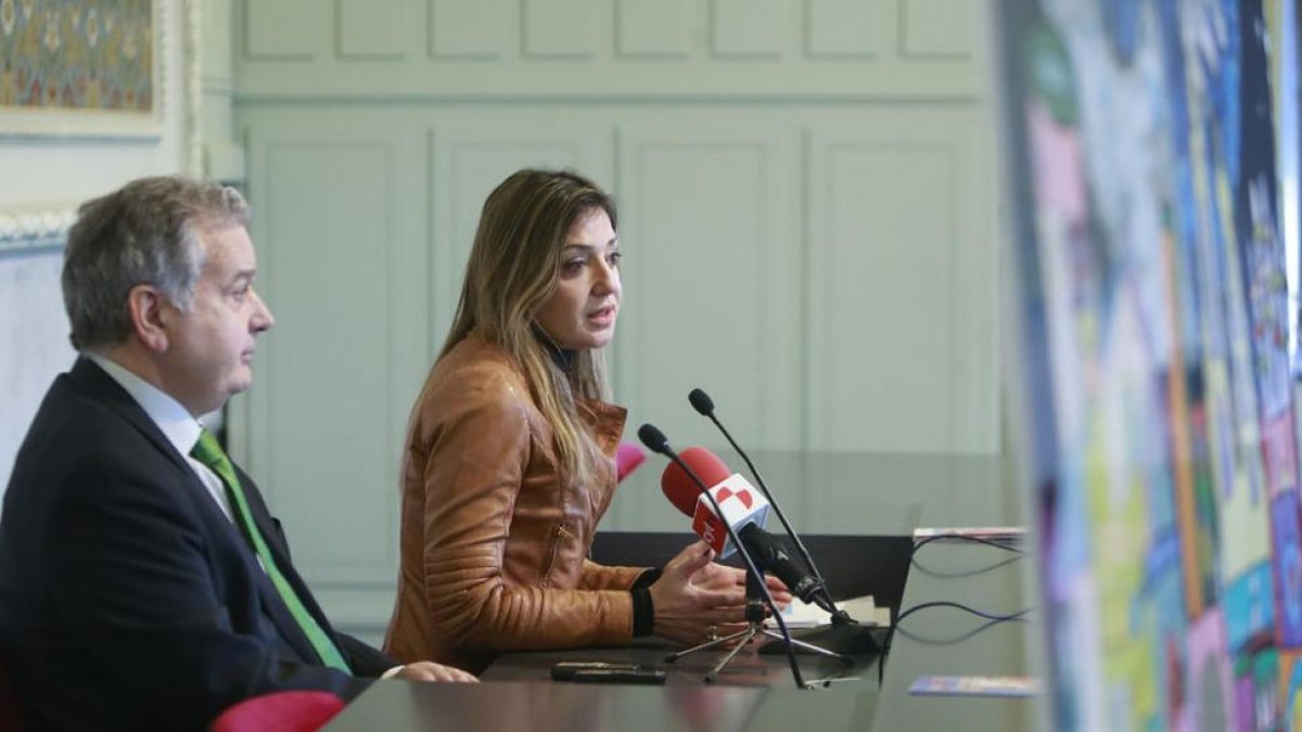 Carolina Blasco y Luis Conde, ayer, en la rueda de prensa.-RAÚL G. OCHOA
