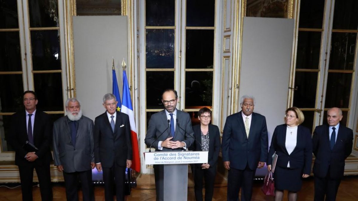 El primer ministro de Francia, Edouard Philippe se ha reunido con los dirigentes de la Nueva Caledonia para detallar las condiciones del referéndum de independencia que se celebrará en 2018-/ AFP / JACQUES DEMARTHON (AFP)