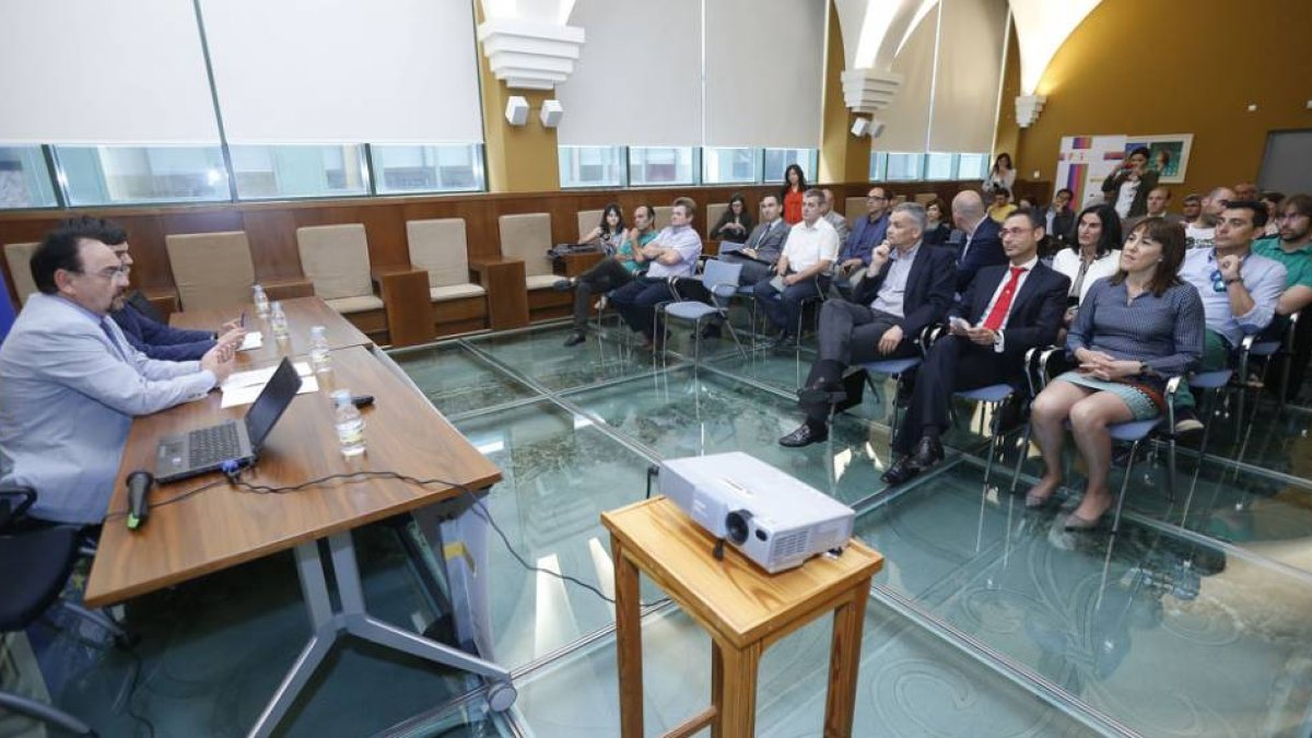 Un momento de la clausura del programa que Factoría de Innovación ha desarrollado durante este año en la provincia.-RAÚL G. OCHOA