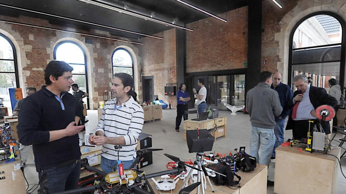 Durante la inauguración de La Estación se presentaron actividades con drones.-ISRAEL L. MURILLO