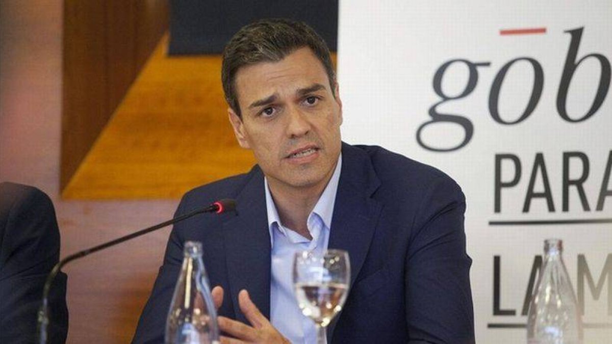 El secretario general del PSOE, Pedro Sánchez, durante un acto de campaña en Santa Cruz de Tenerife.-Foto: EFE / RAMÓN DE LA ROCHA