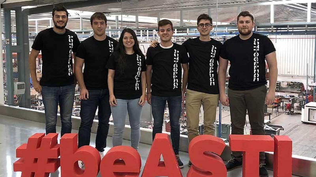 Seis ingenieros incorporados a la empresa a través del programa Asti College.-ASTI
