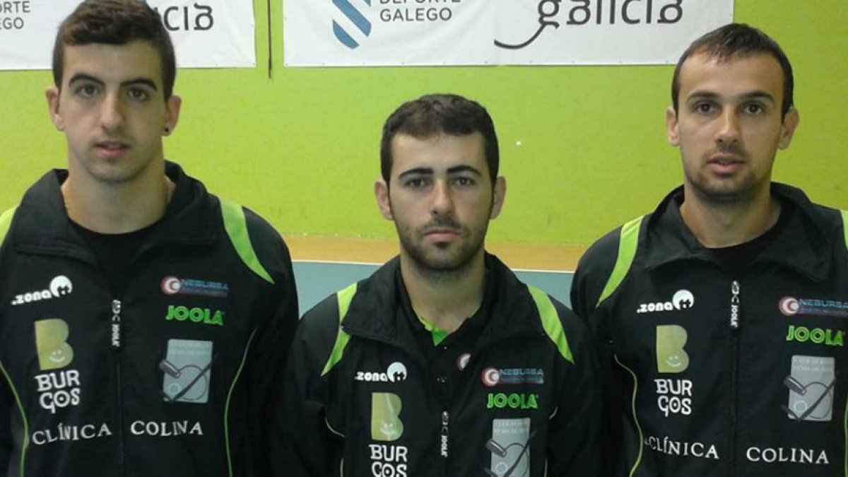 Vílchez, Ausín y Conic posan en el pabellón de Oroso antes de comenzar el partido-BURGOS TM
