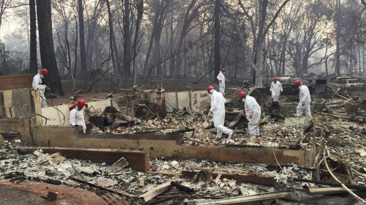 La cifra de desaparecidos en California por el incendio puede aumentar.-AP