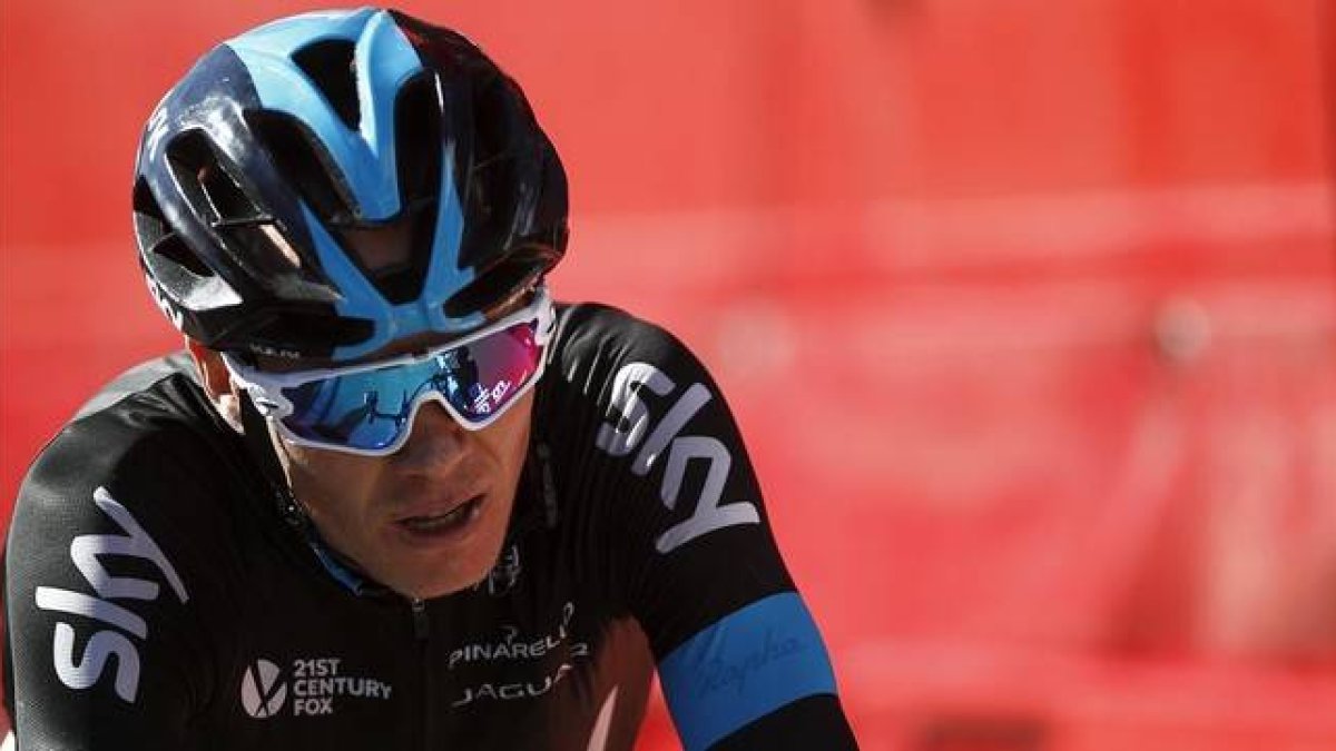 El ciclista inglés Chris Froome durante la segunda etapa de la Vuelta, competición que ha abandonado por una fractura navicular.-REUTERS / JON NAZCA